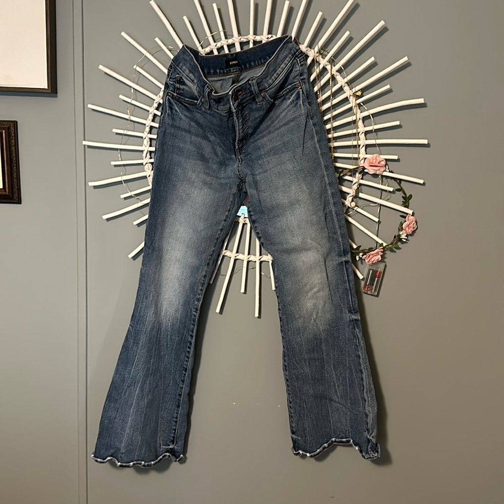 Express 70’s Flare Mid Rise Jeans Size 4 Short
